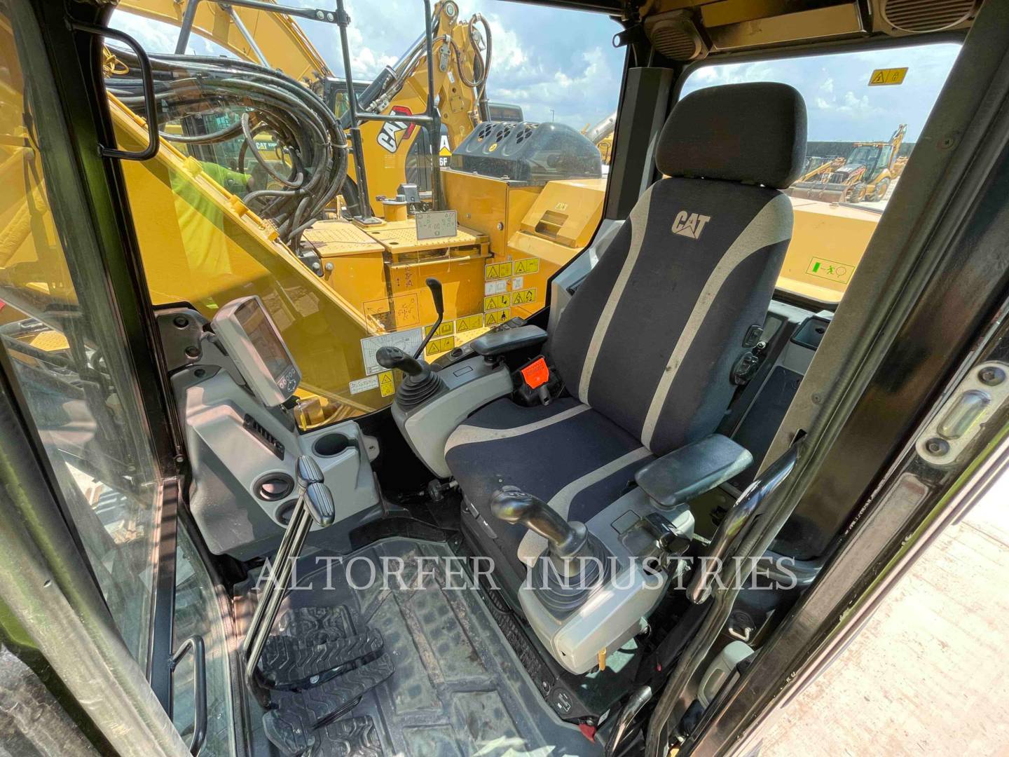 2016 Caterpillar 315FL CR Excavator