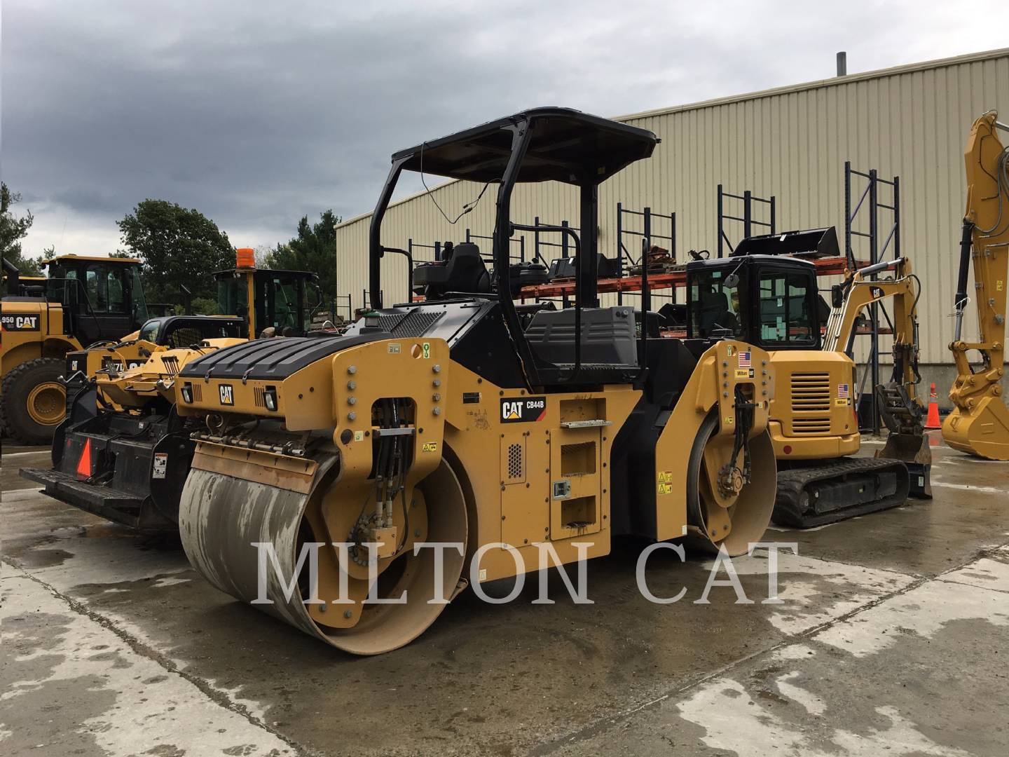 2015 Caterpillar CB44B Compactor