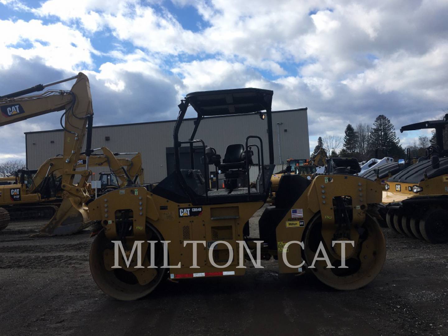 2016 Caterpillar CB54B Compactor