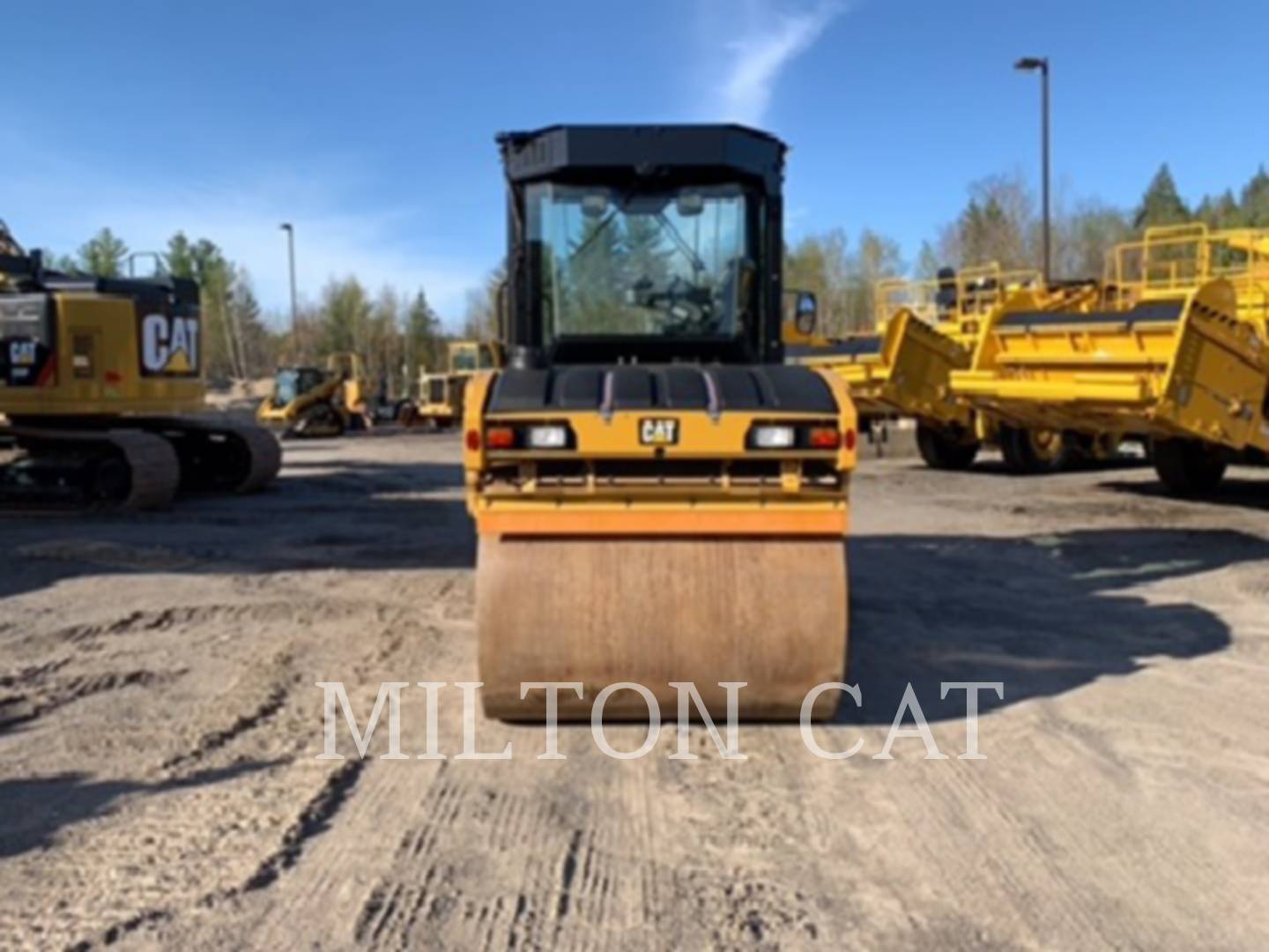 2018 Caterpillar CB10 Compactor