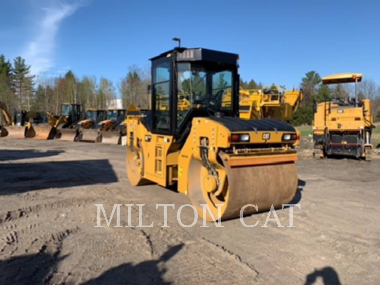 2018 Caterpillar CB10 Compactor