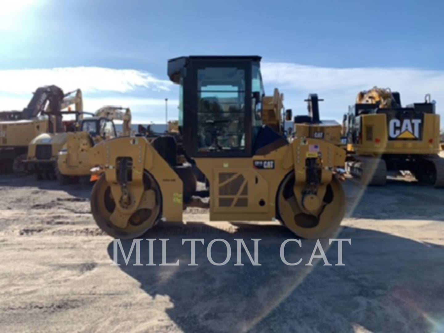 2018 Caterpillar CB10 Compactor