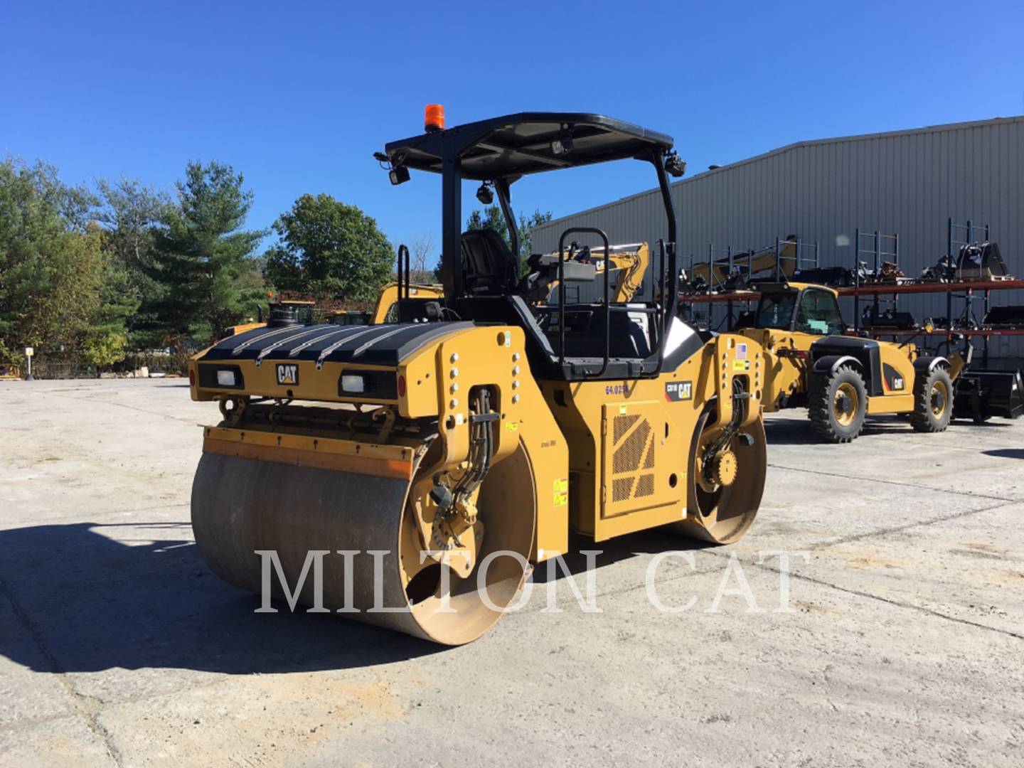 2018 Caterpillar CB10 Compactor