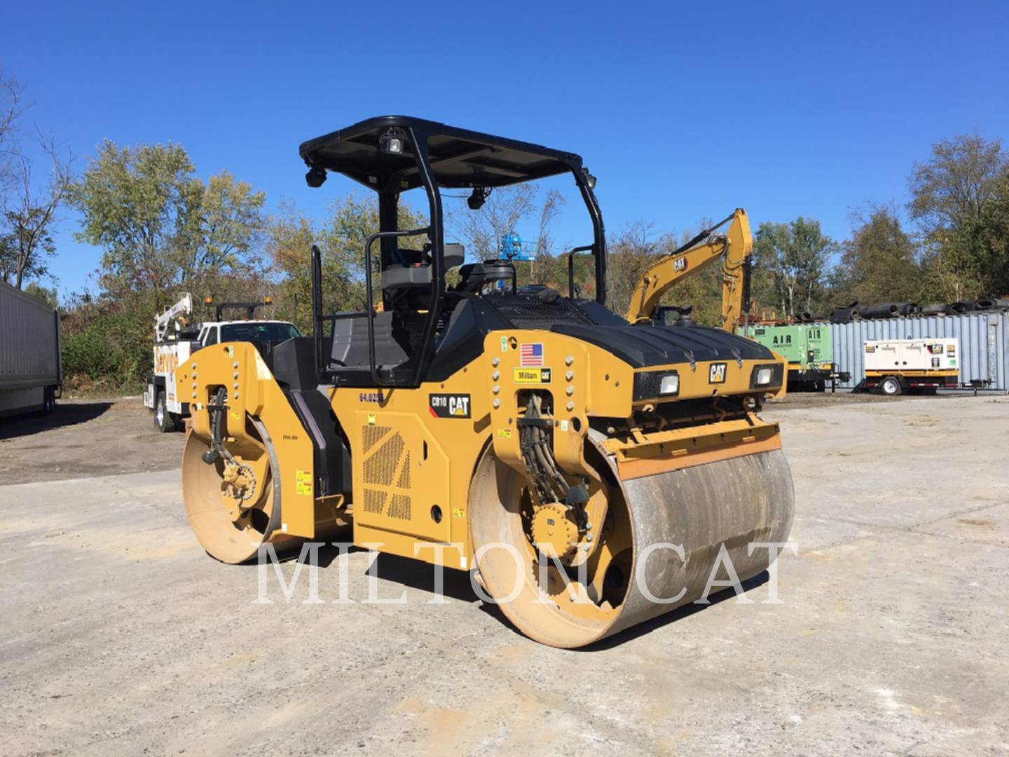 2018 Caterpillar CB10 Compactor