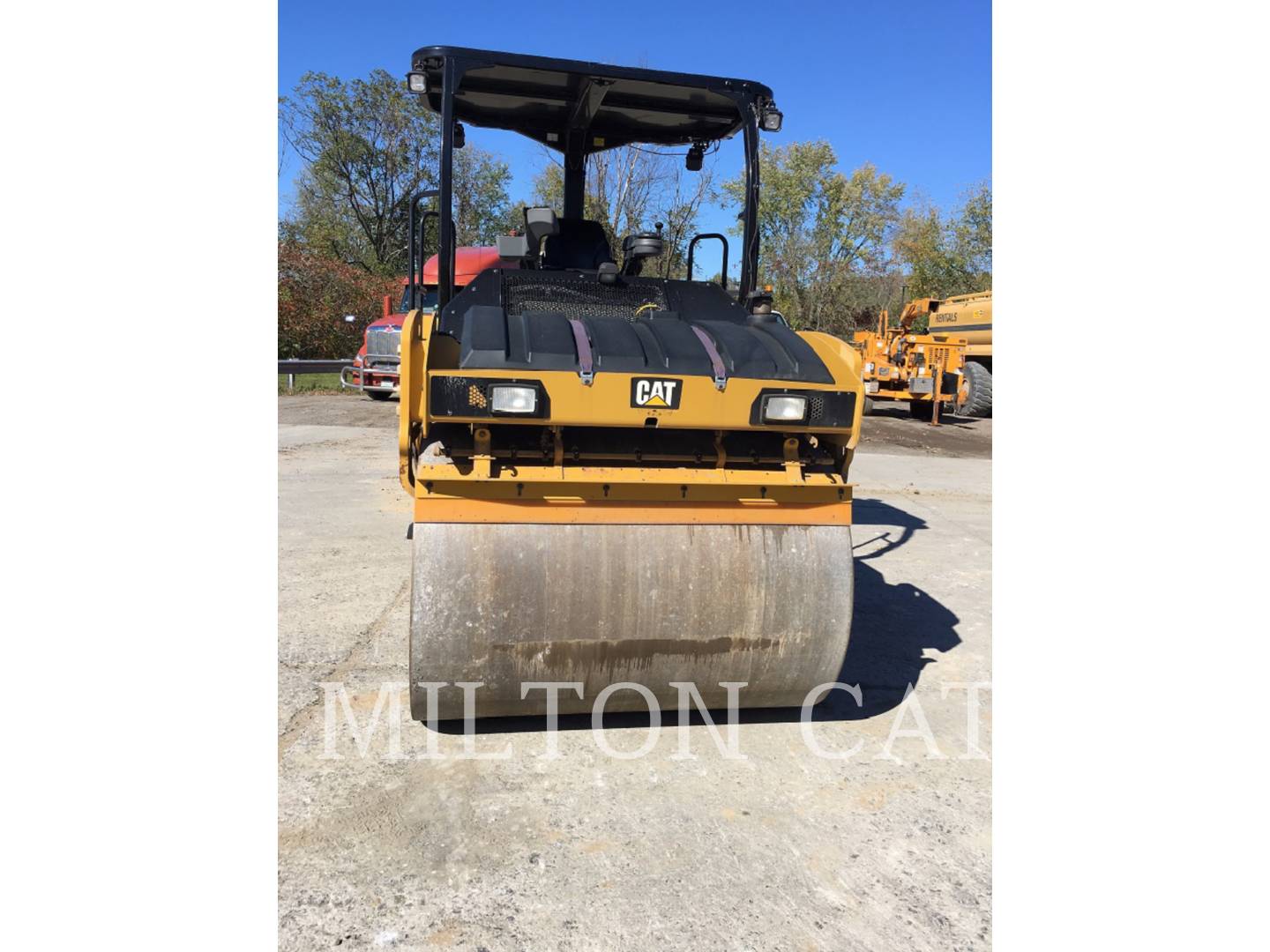 2018 Caterpillar CB10 Compactor