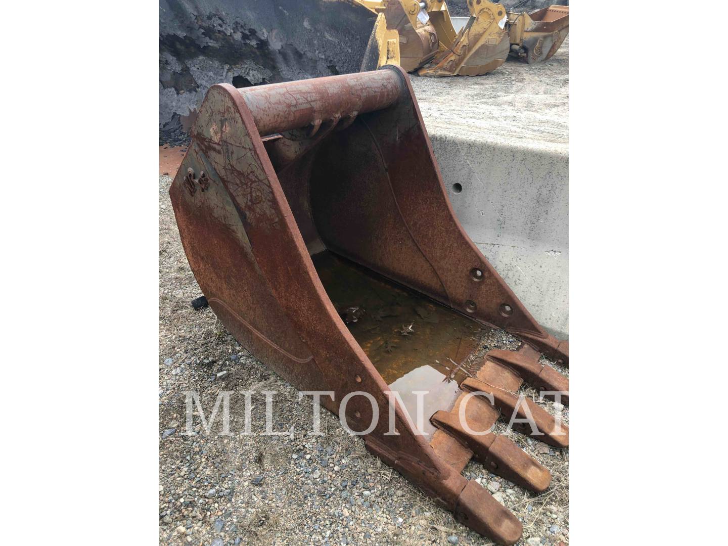 2016 Misc 36â? HD5 BUCKET Bucket