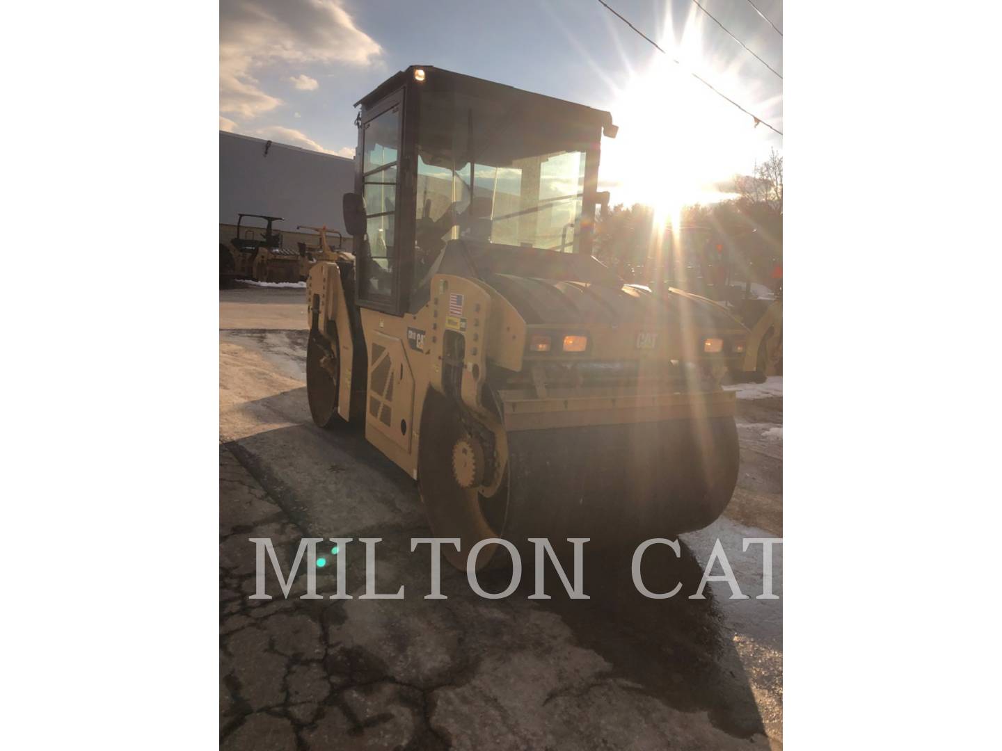 2018 Caterpillar CB10 Compactor