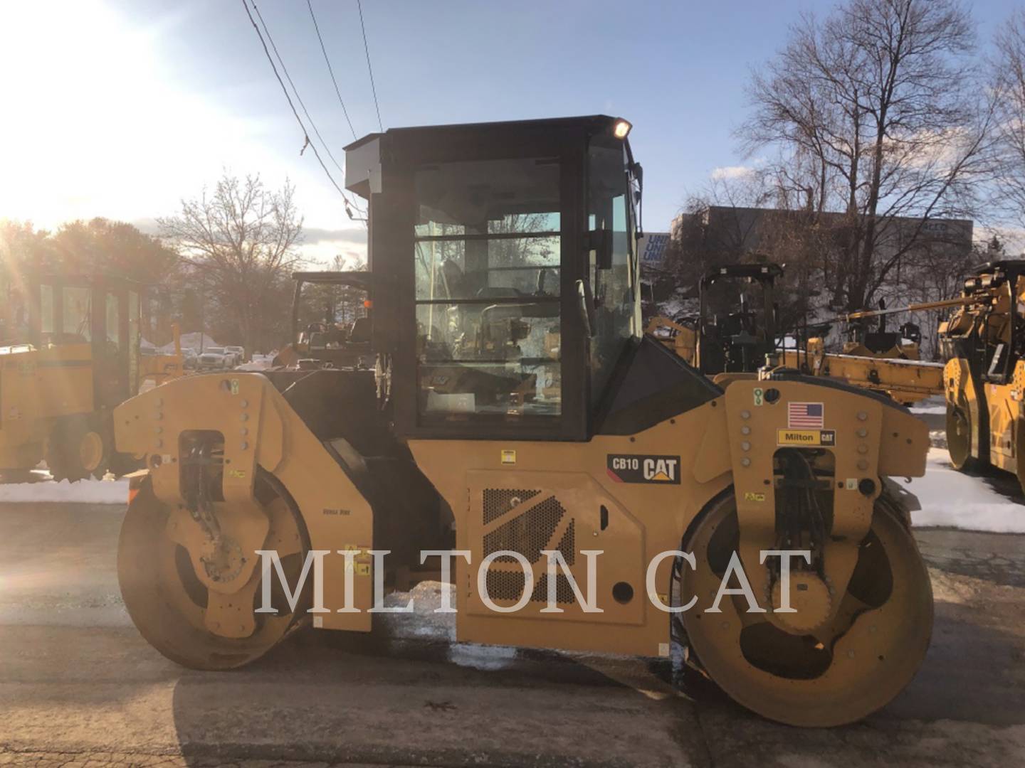 2018 Caterpillar CB10 Compactor