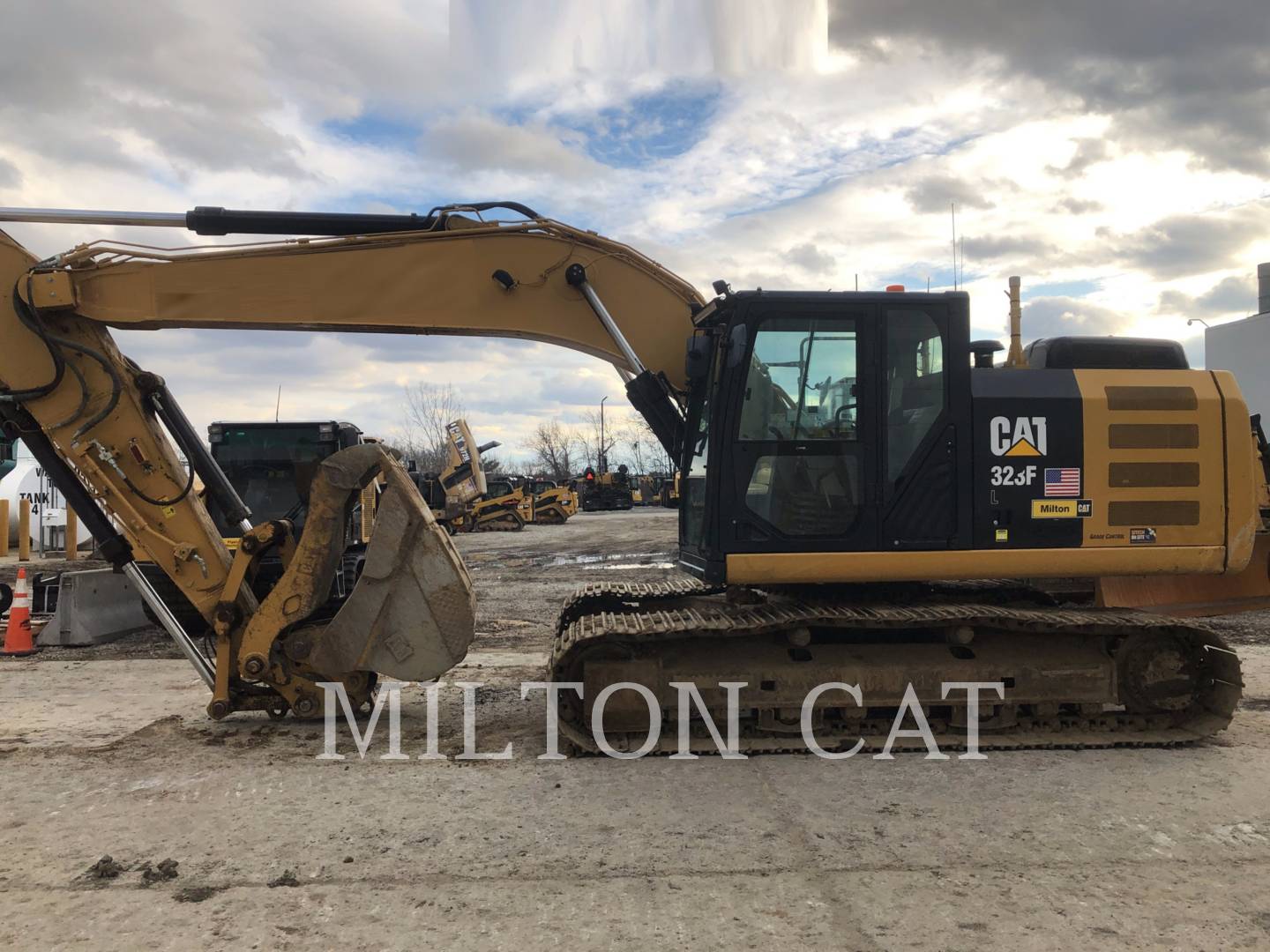 2015 Caterpillar 323F L Excavator