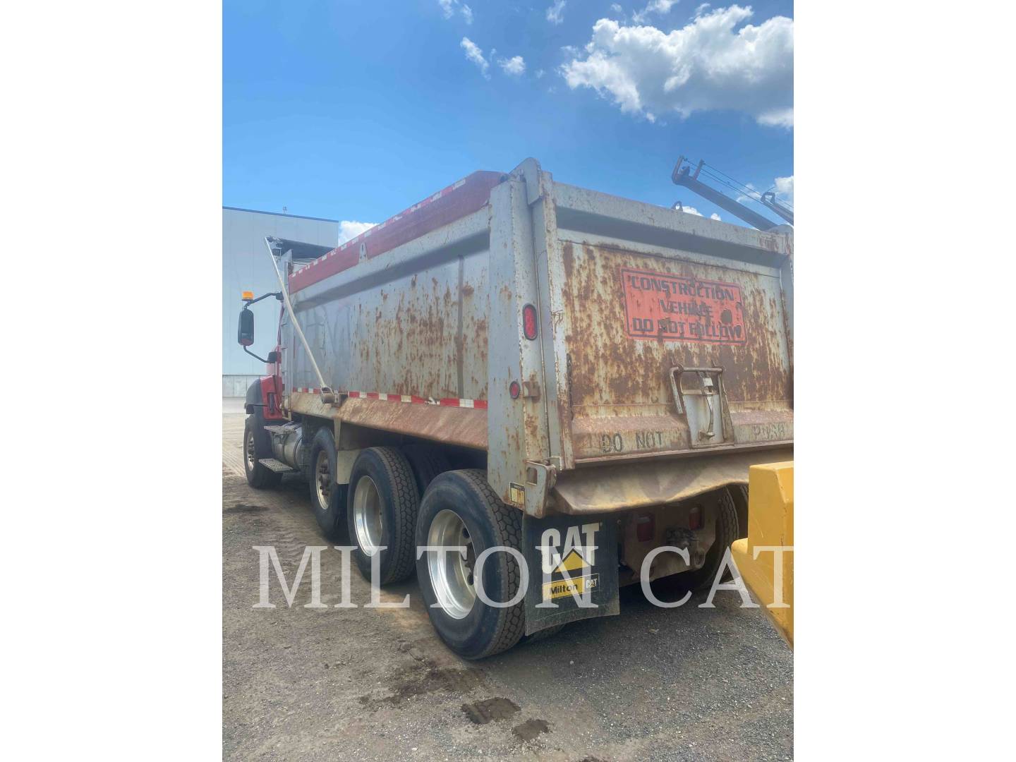 2013 Caterpillar CT660S Truck