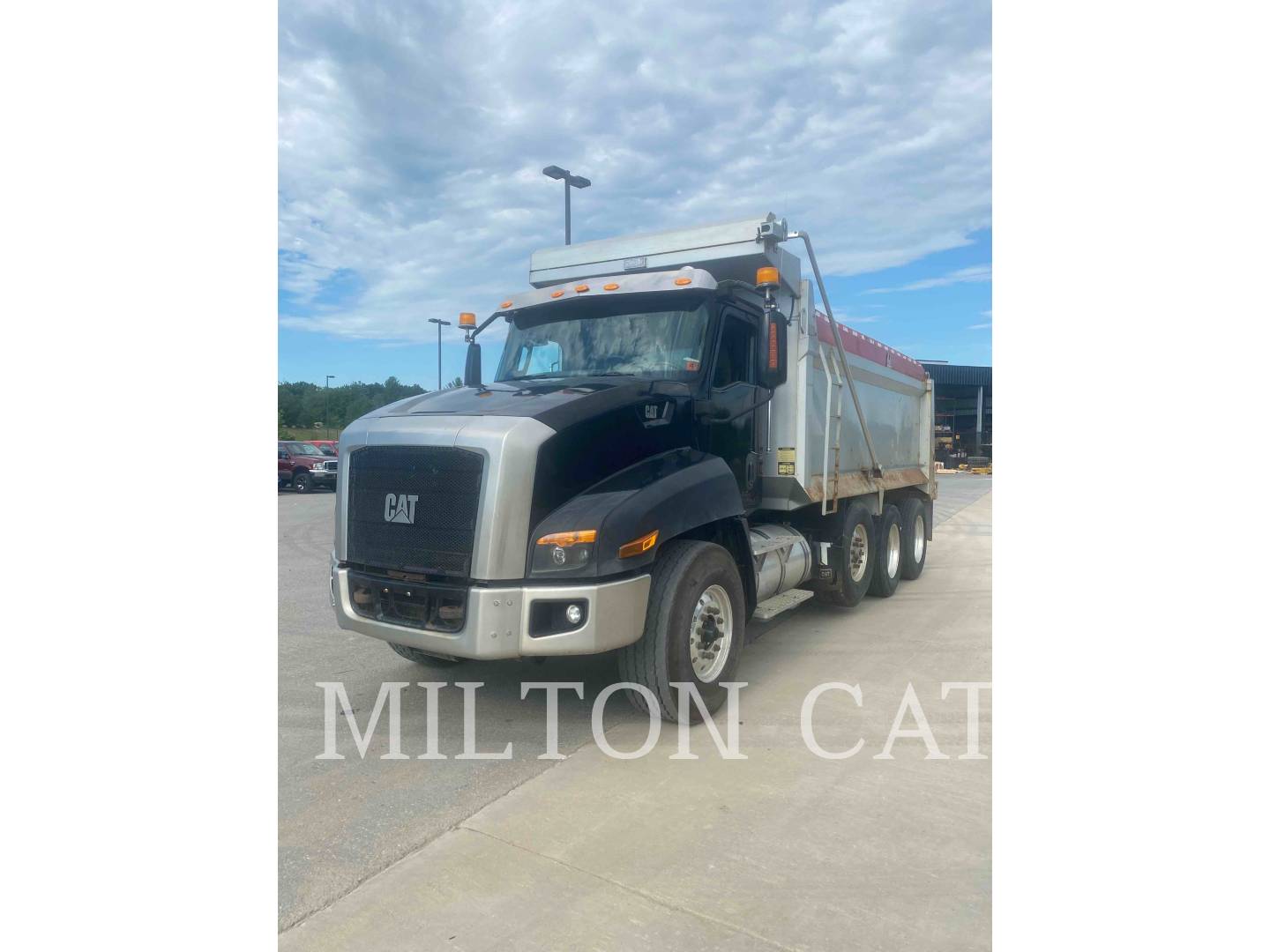 2013 Caterpillar CT660S Truck