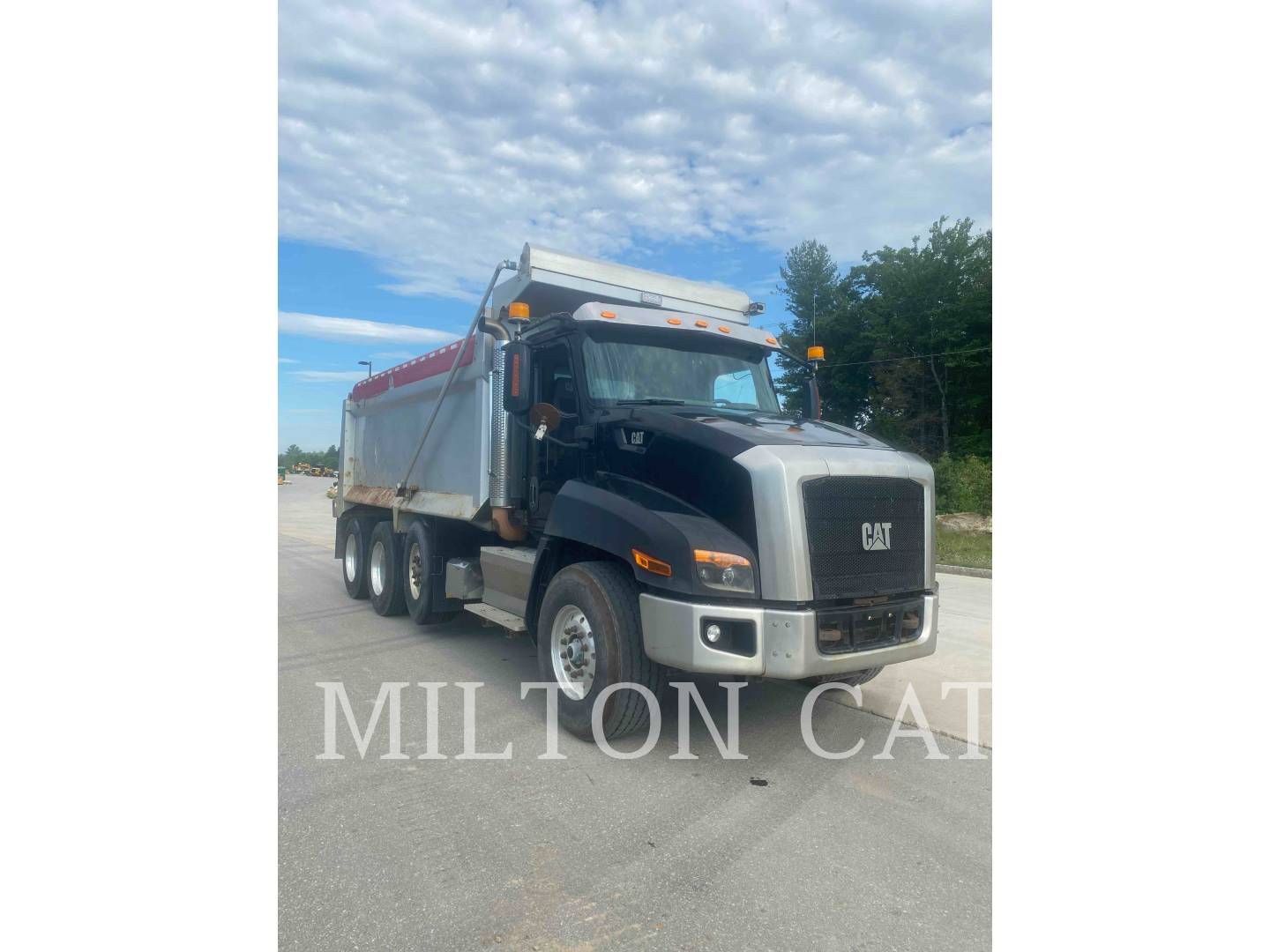 2013 Caterpillar CT660S Truck