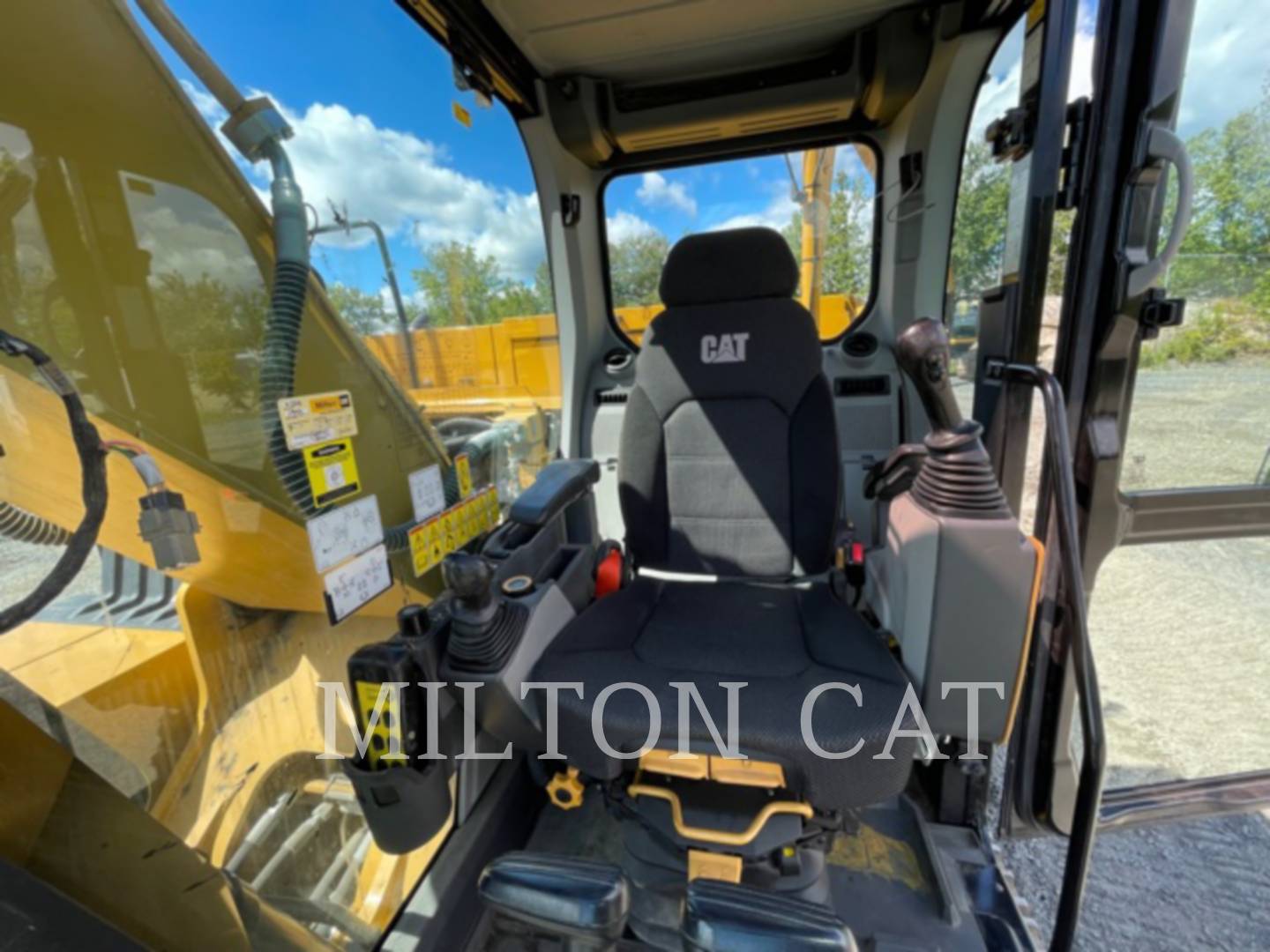 2019 Caterpillar 323-07 Excavator