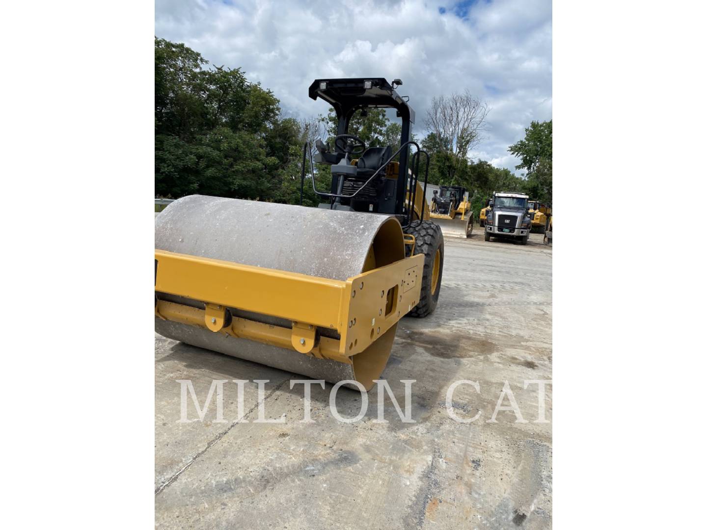 2019 Caterpillar CS54B Compactor