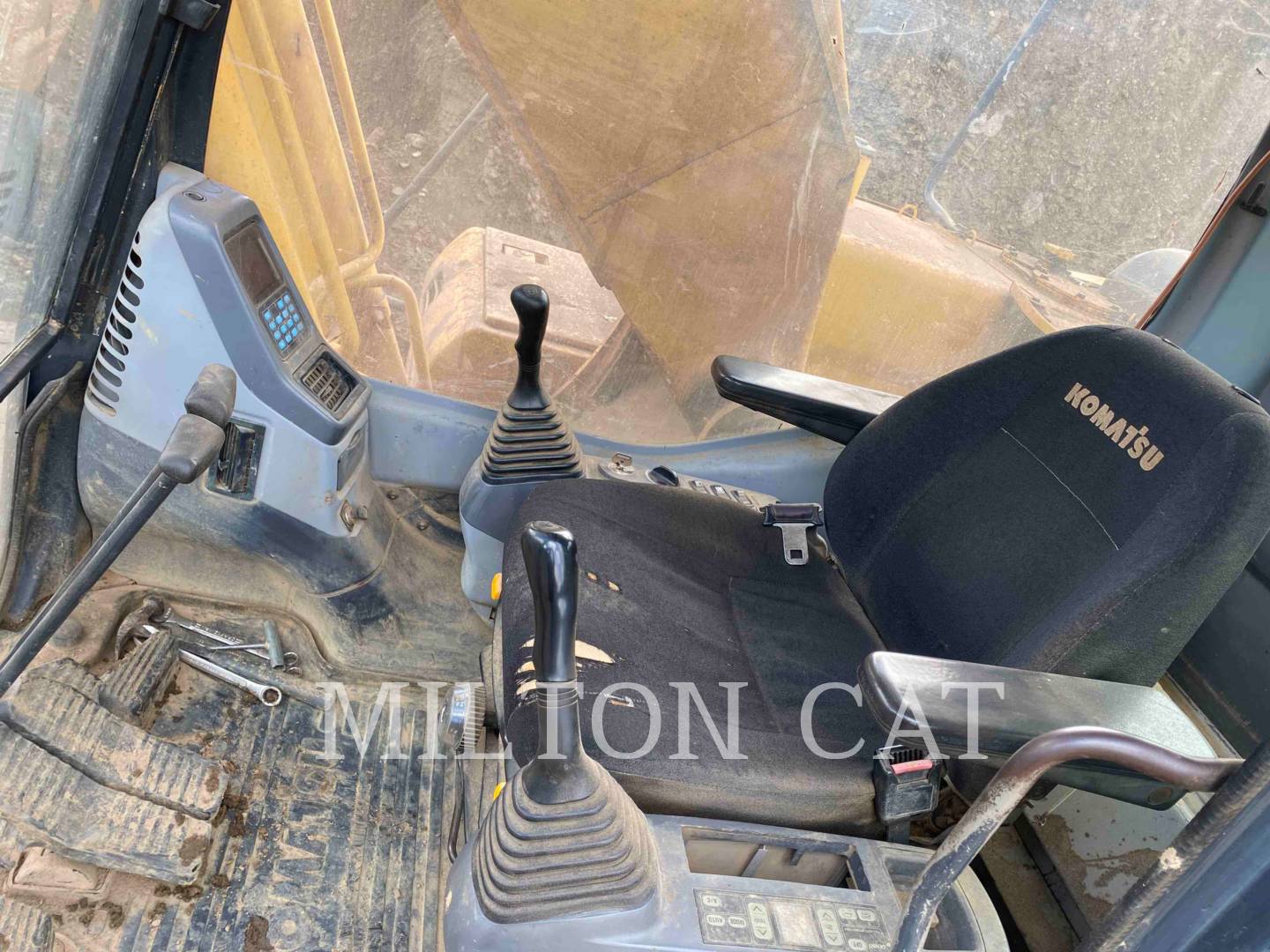 2005 Komatsu PC200 LC Excavator