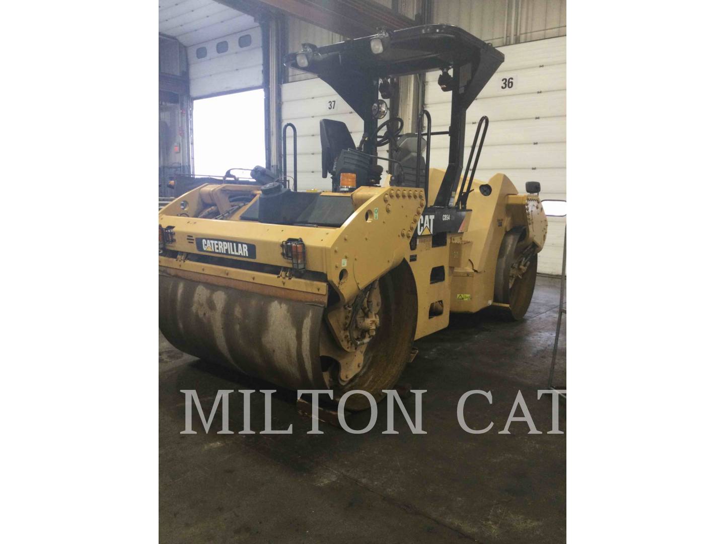 2010 Caterpillar CB54 Vibratory Double