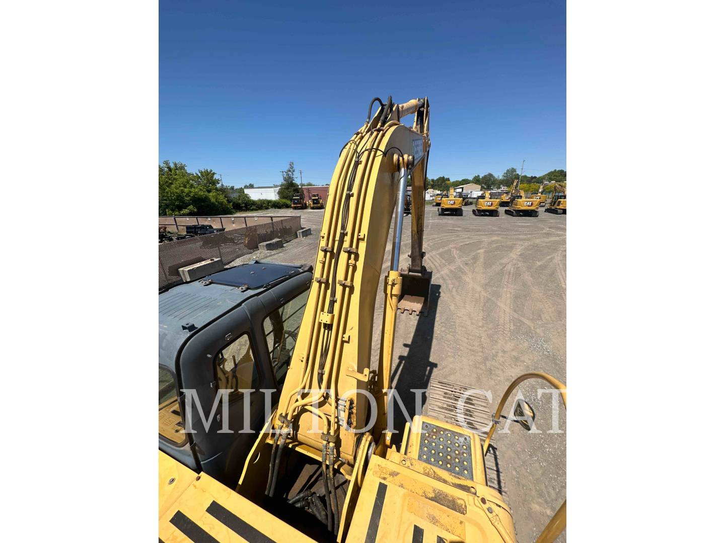 2004 John Deere 230CLC Excavator