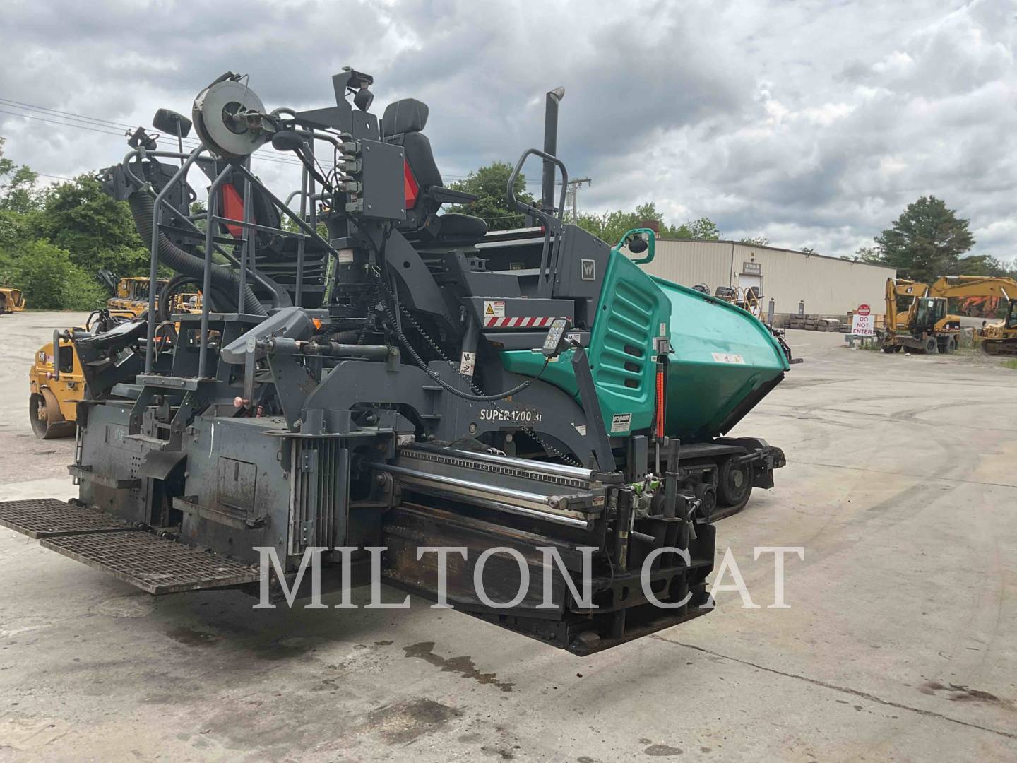 2017 Misc SUPER 1700-3 Paver