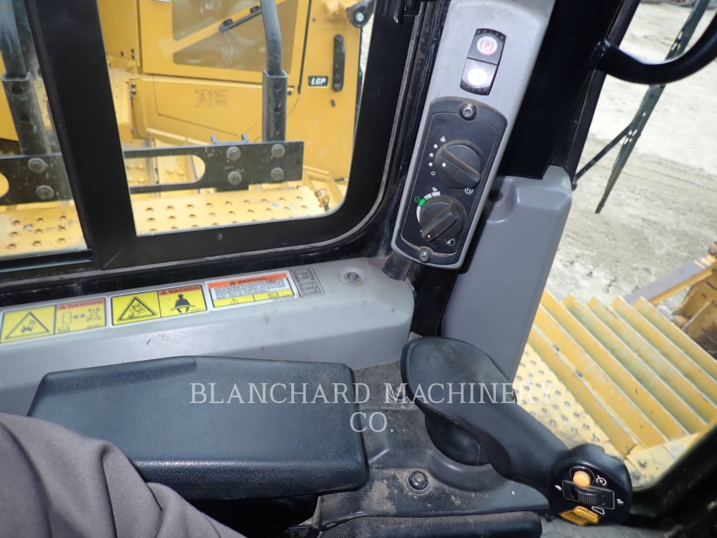 2015 Caterpillar D 6 T LGP Dozer