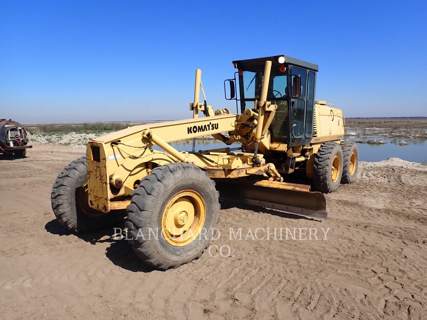 2000 Komatsu GD530A Grader - Road