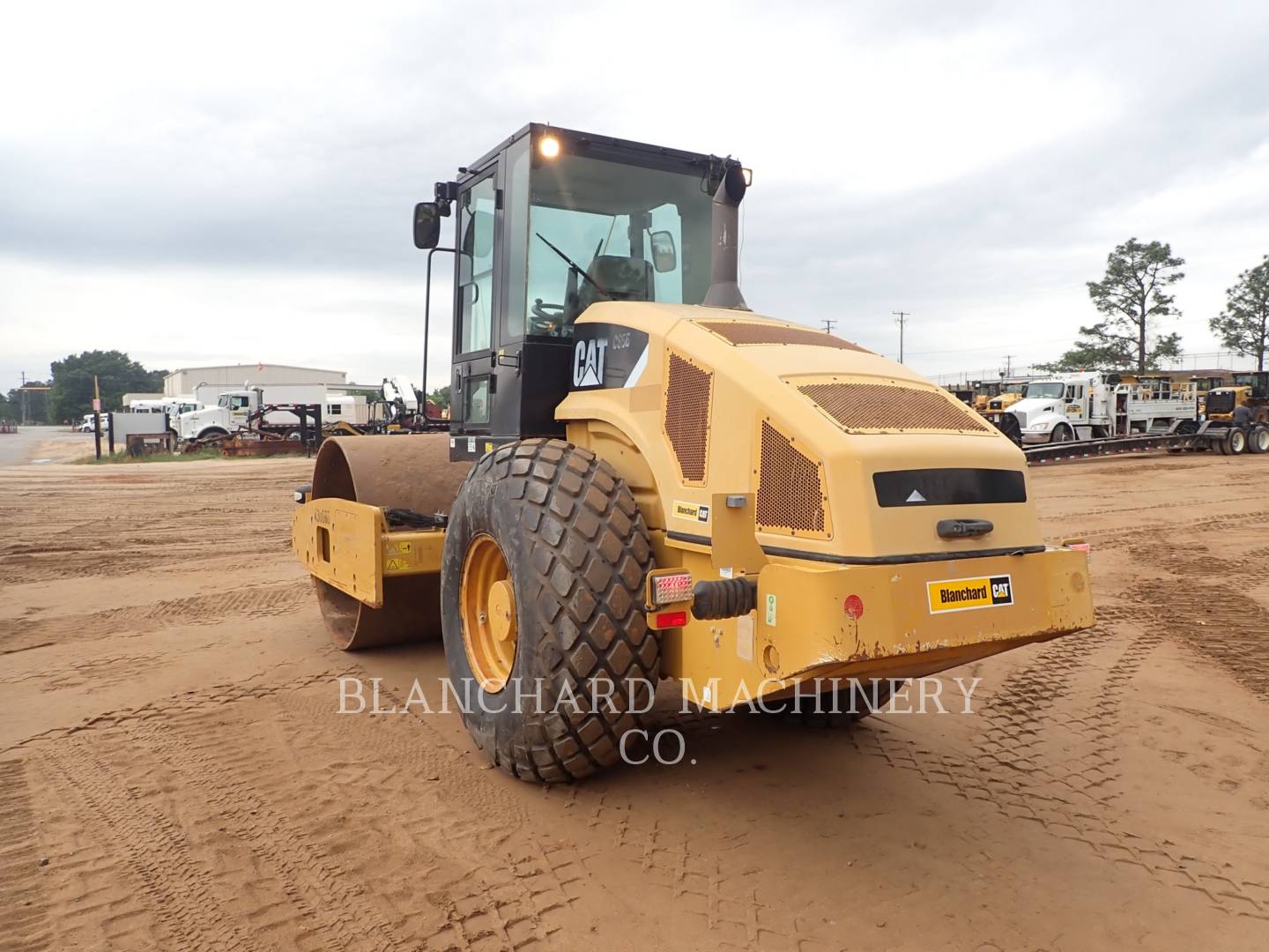 2011 Caterpillar CS56 Vibratory Single