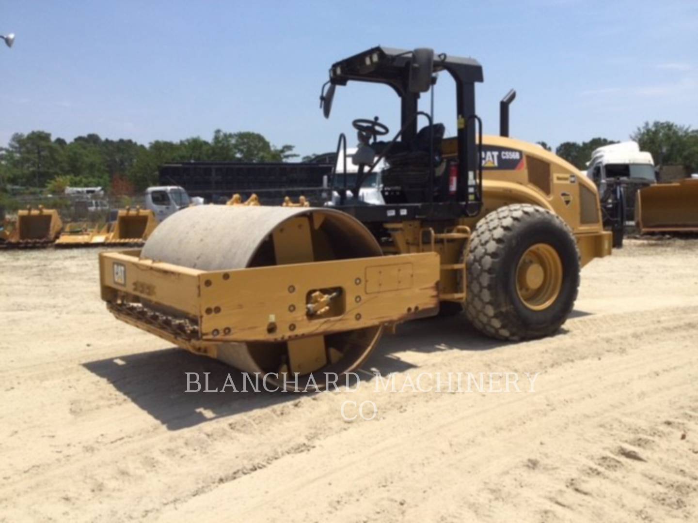 2015 Caterpillar CS56B Vibratory Single