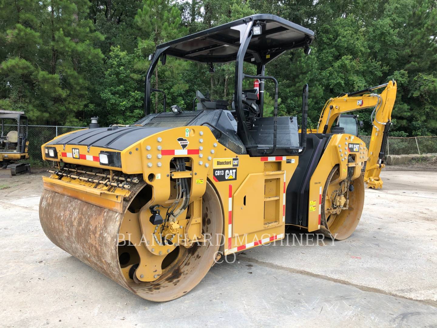 2019 Caterpillar CB13 Vibratory Double