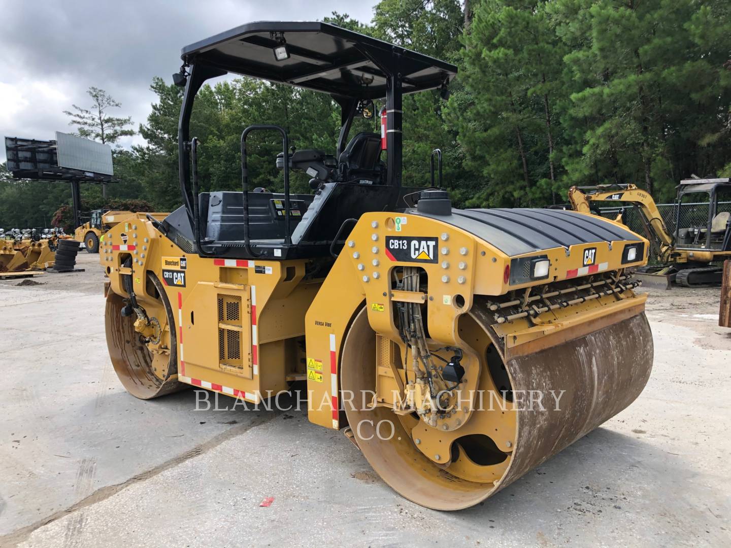 2019 Caterpillar CB13 Vibratory Double