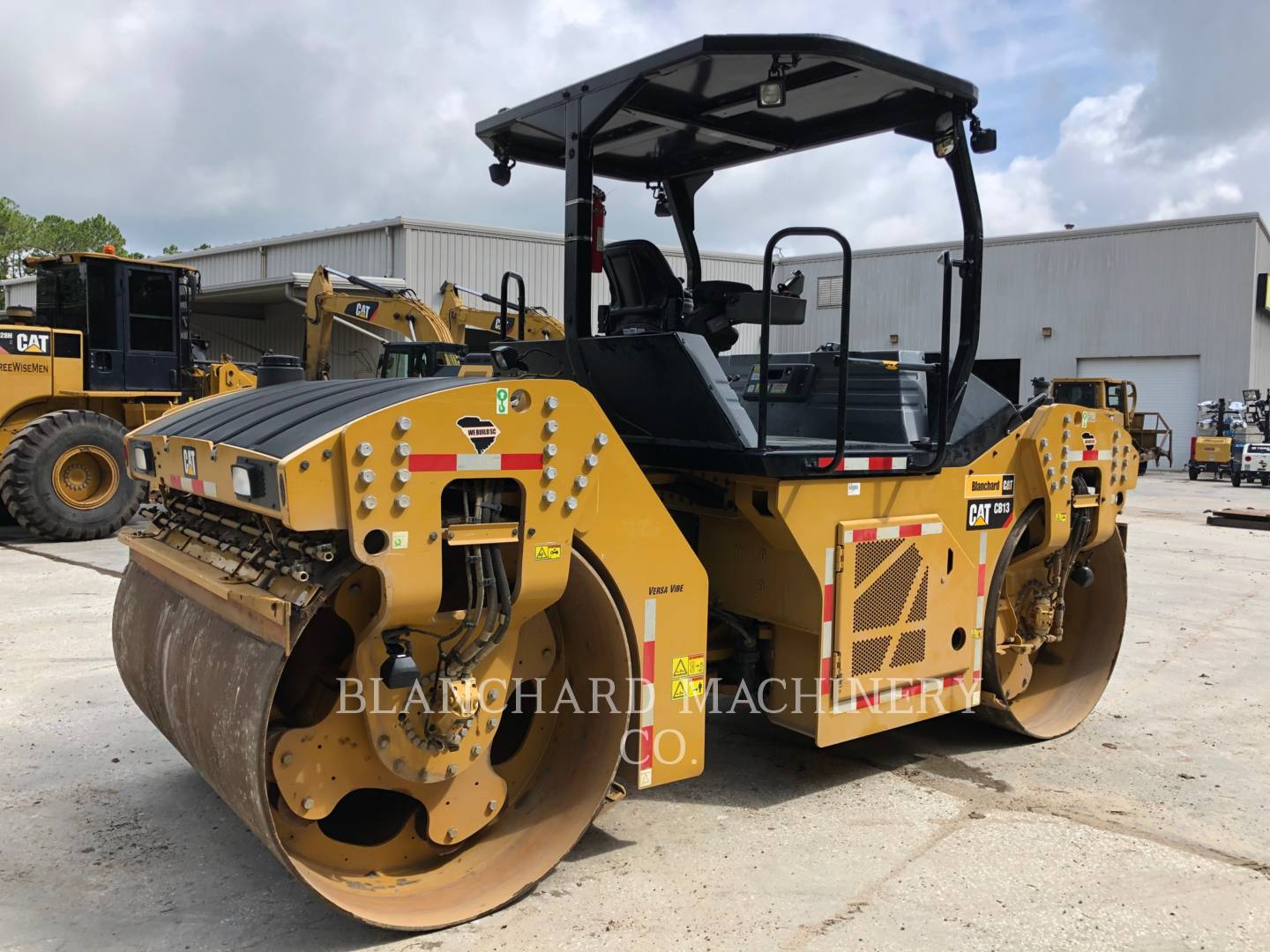 2019 Caterpillar CB13 Vibratory Double