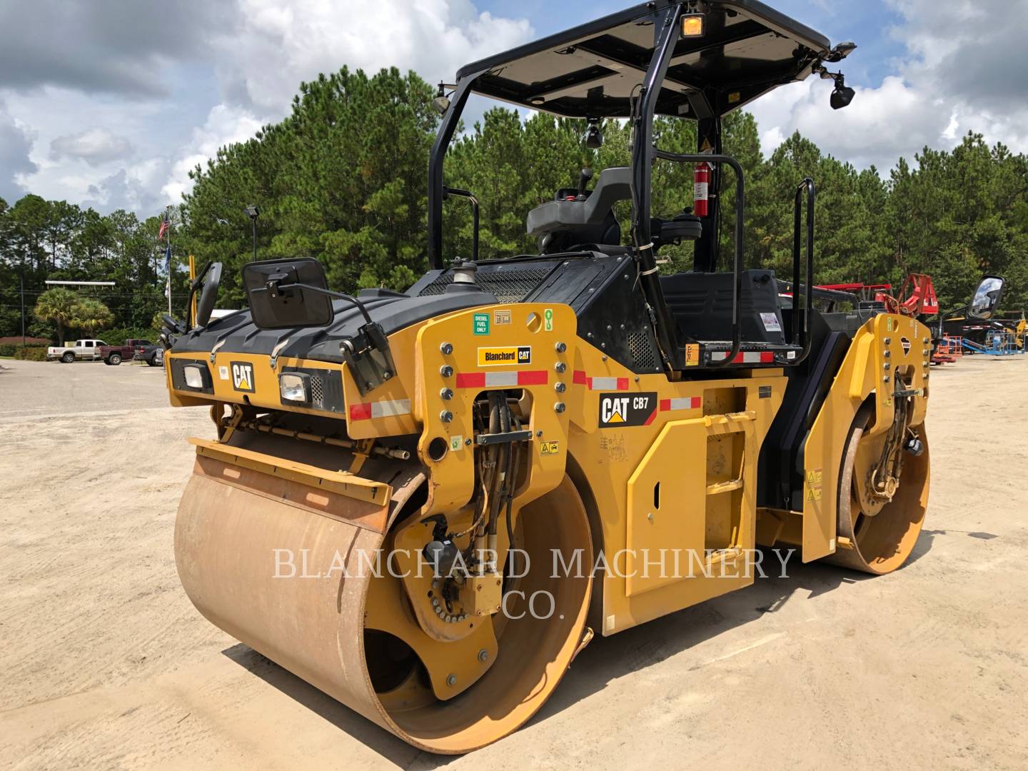 2019 Caterpillar CB7 Vibratory Double