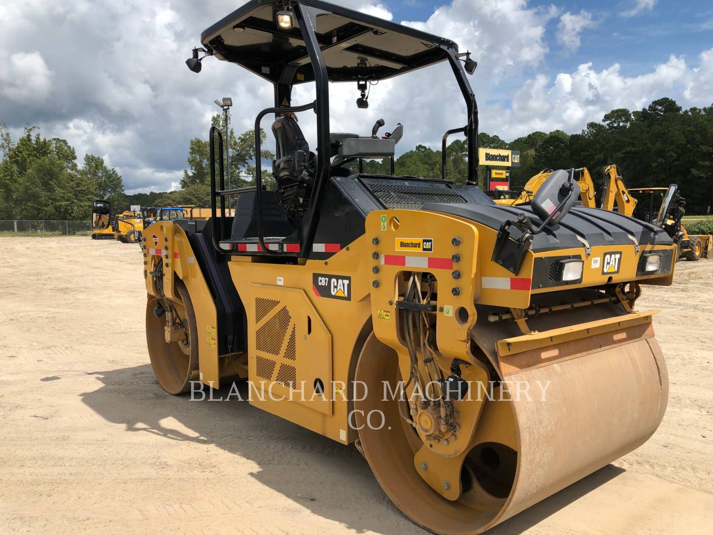 2019 Caterpillar CB7 Vibratory Double