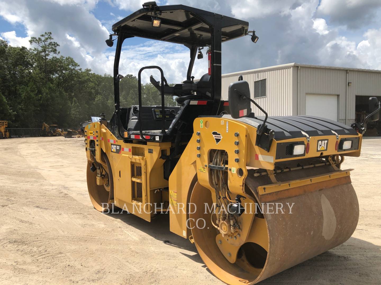 2019 Caterpillar CB7 Vibratory Double