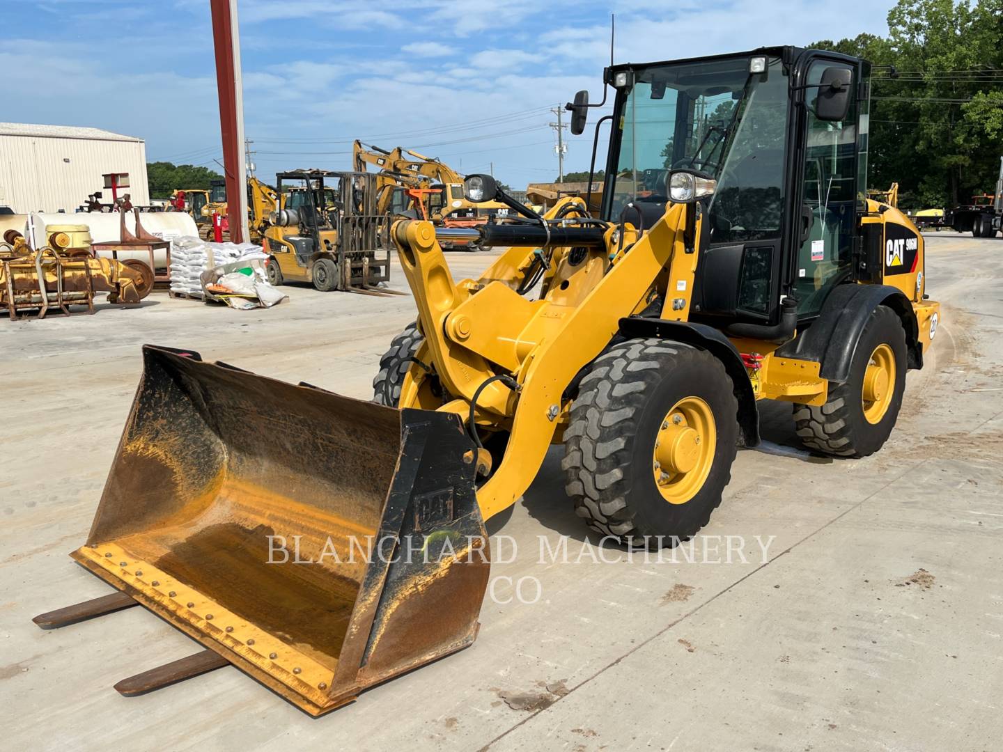 2017 Caterpillar 906M Wheel Loader