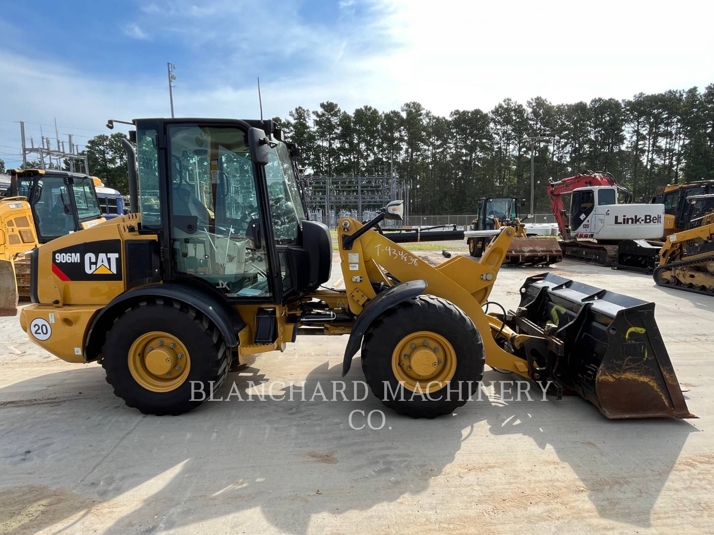 2017 Caterpillar 906M Wheel Loader