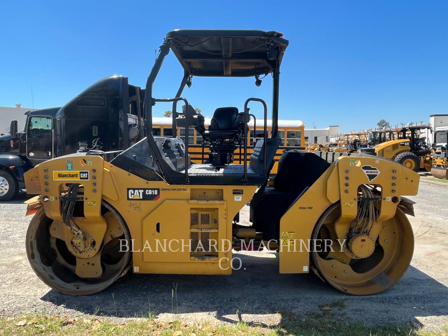 2019 Caterpillar CB10 Vibratory Double