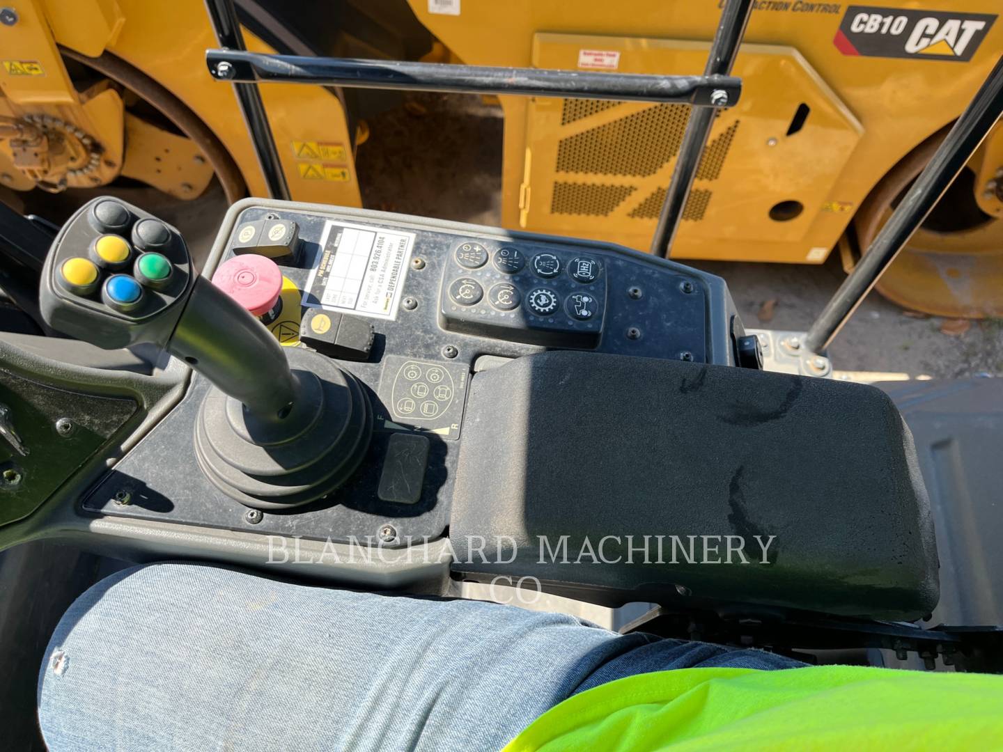 2019 Caterpillar CB10 Vibratory Double