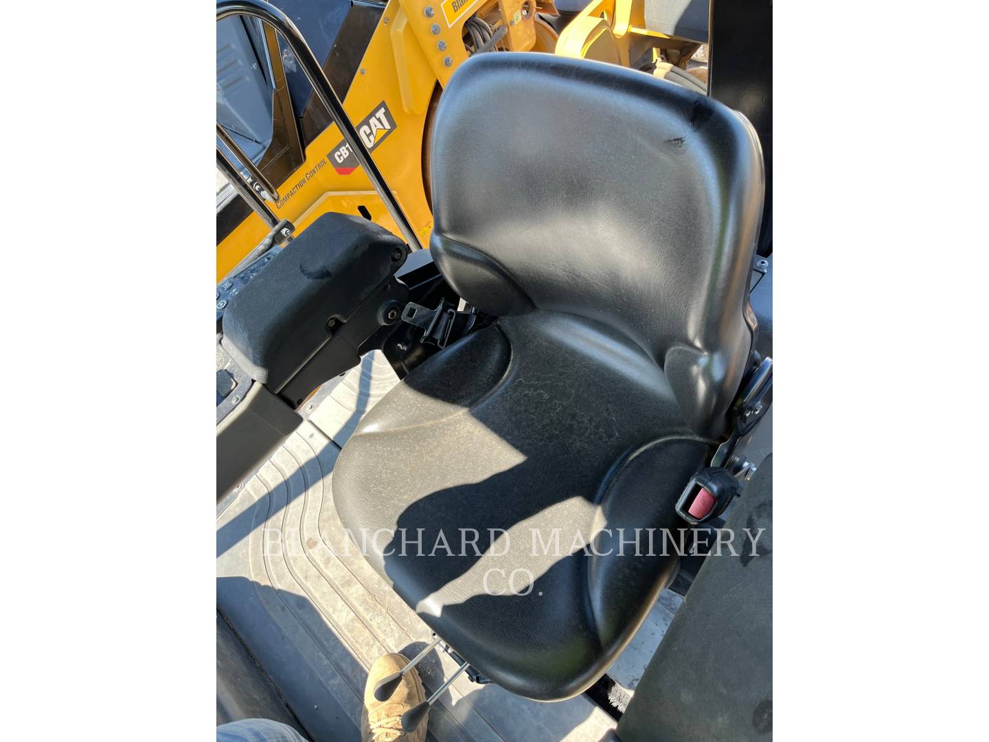 2019 Caterpillar CB10 Vibratory Double