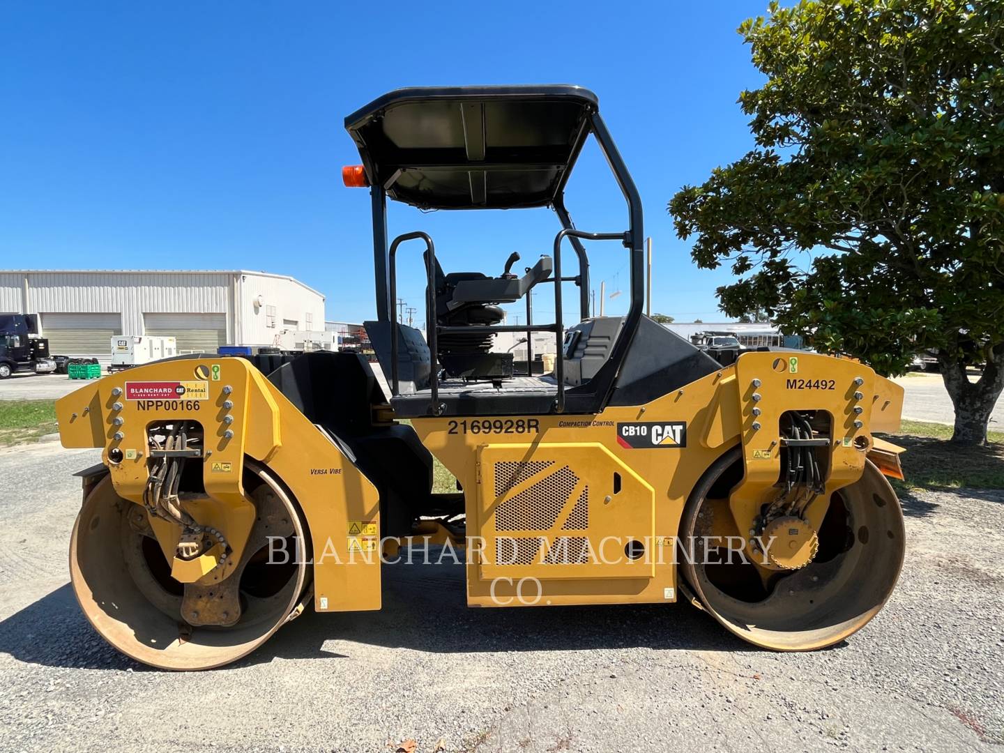 2019 Caterpillar CB10 Vibratory Double