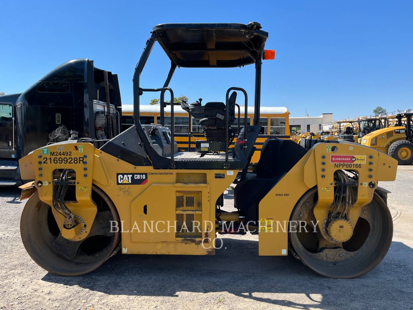 2019 Caterpillar CB10 Vibratory Double