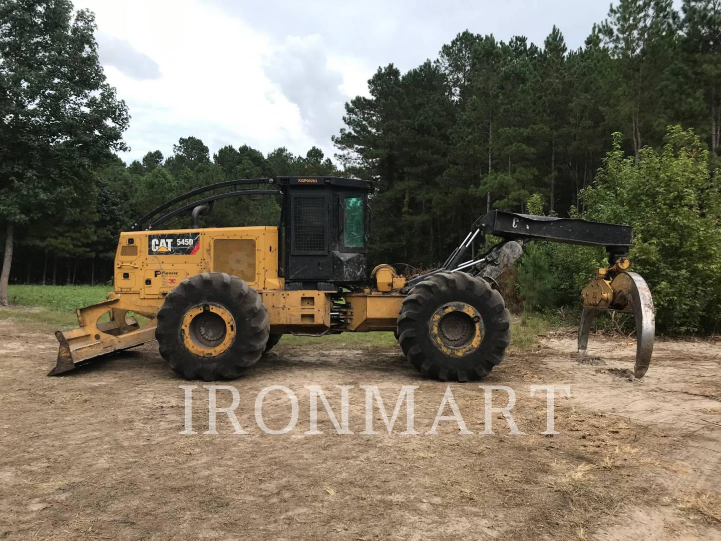 2017 Caterpillar 545D Skidder