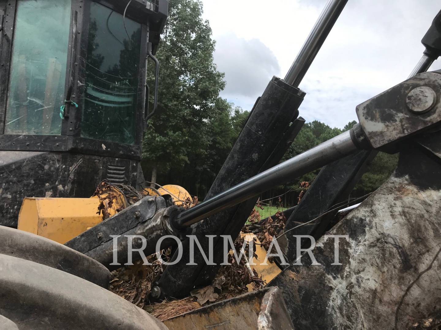 2017 Caterpillar 545D Skidder