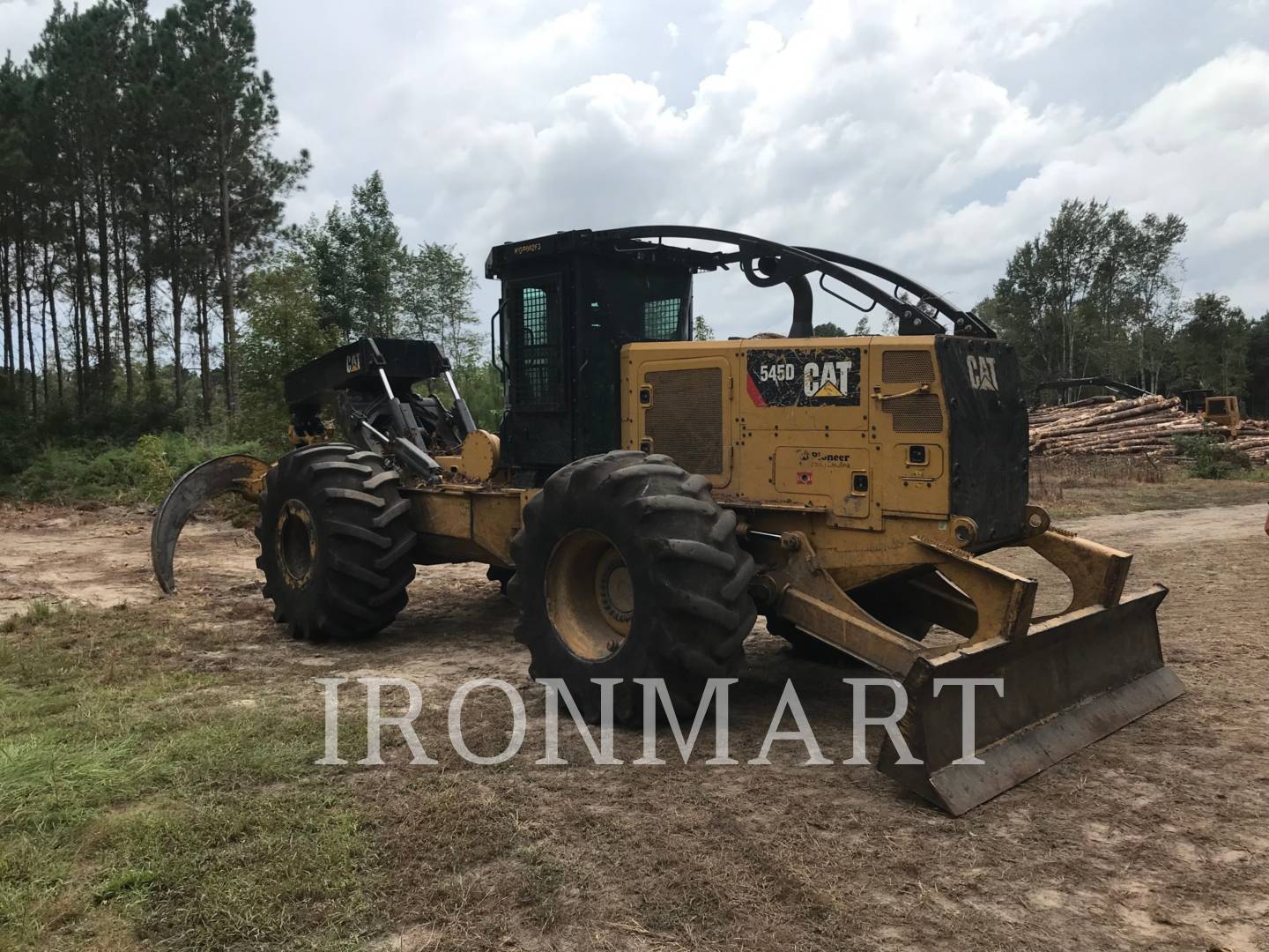 2017 Caterpillar 545D Skidder