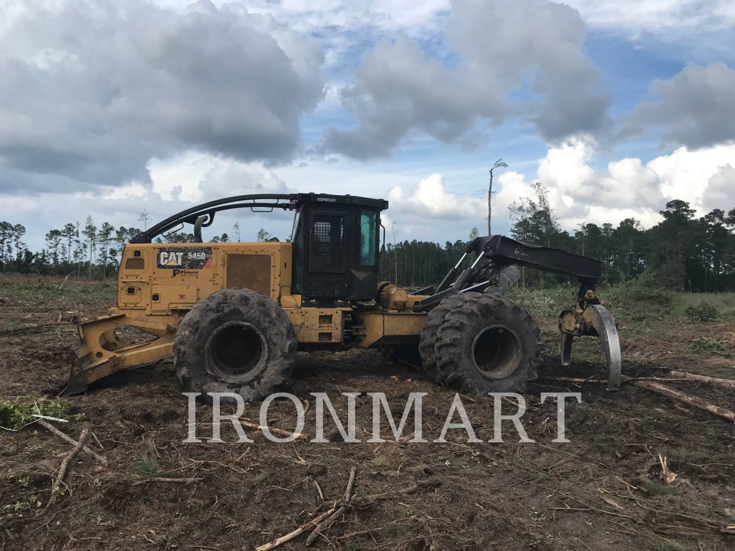 2015 Caterpillar 545D Skidder