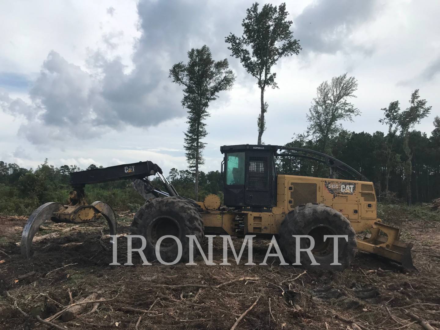 2015 Caterpillar 545D Skidder