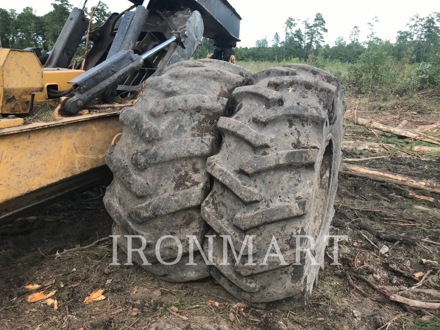 2015 Caterpillar 545D Skidder