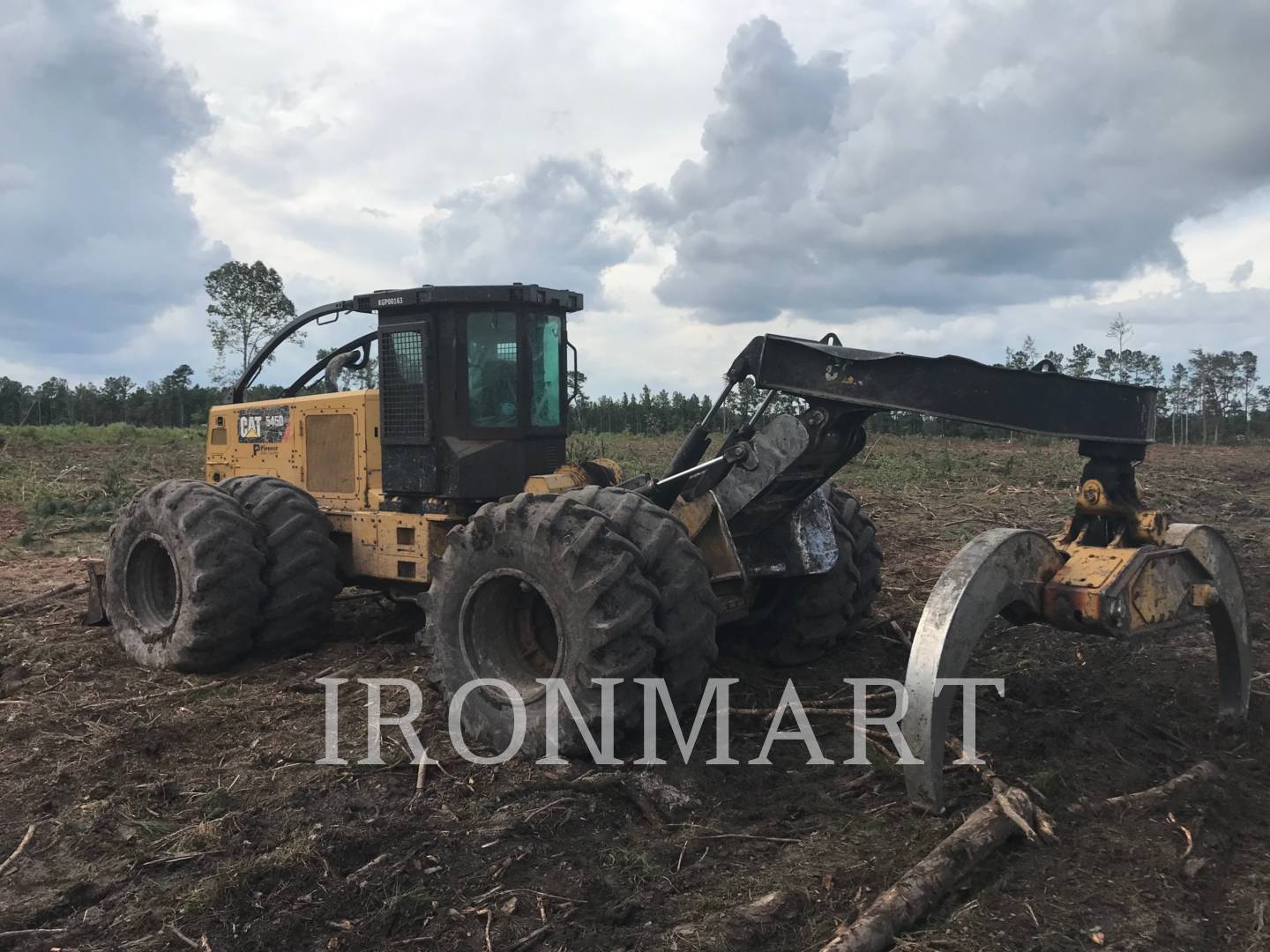 2015 Caterpillar 545D Skidder