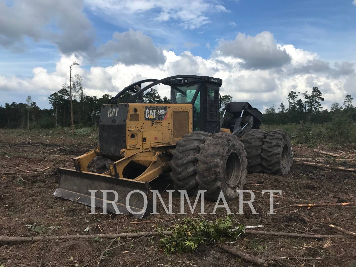 2015 Caterpillar 545D Skidder