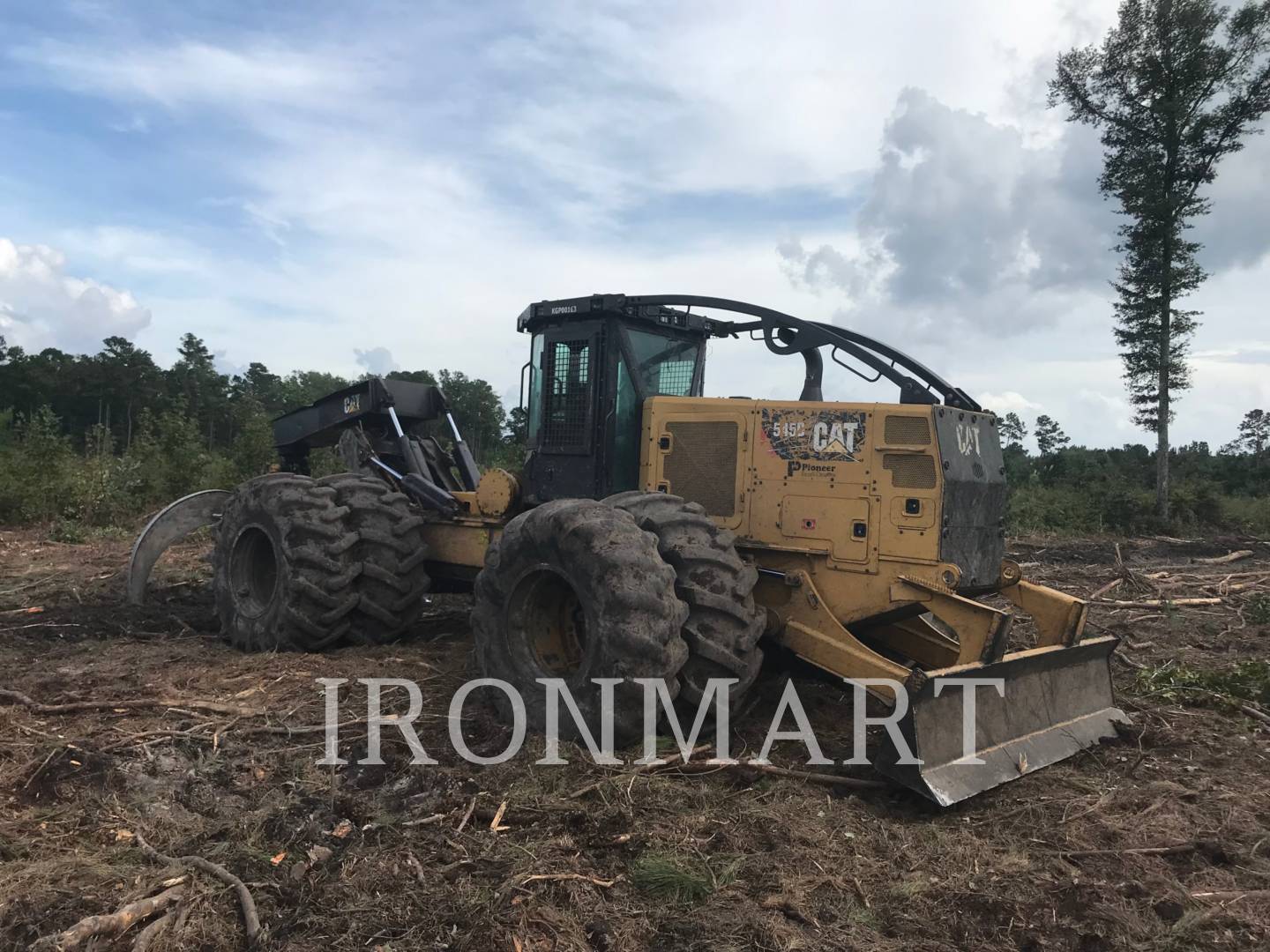 2015 Caterpillar 545D Skidder