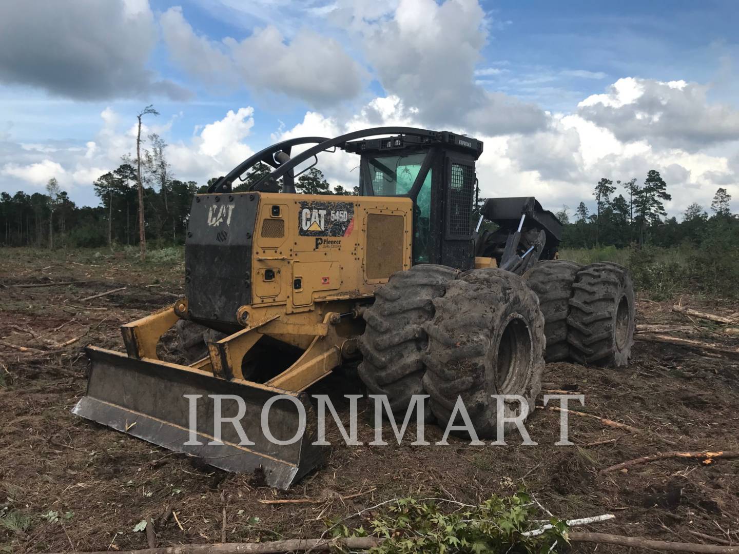 2015 Caterpillar 545D Skidder