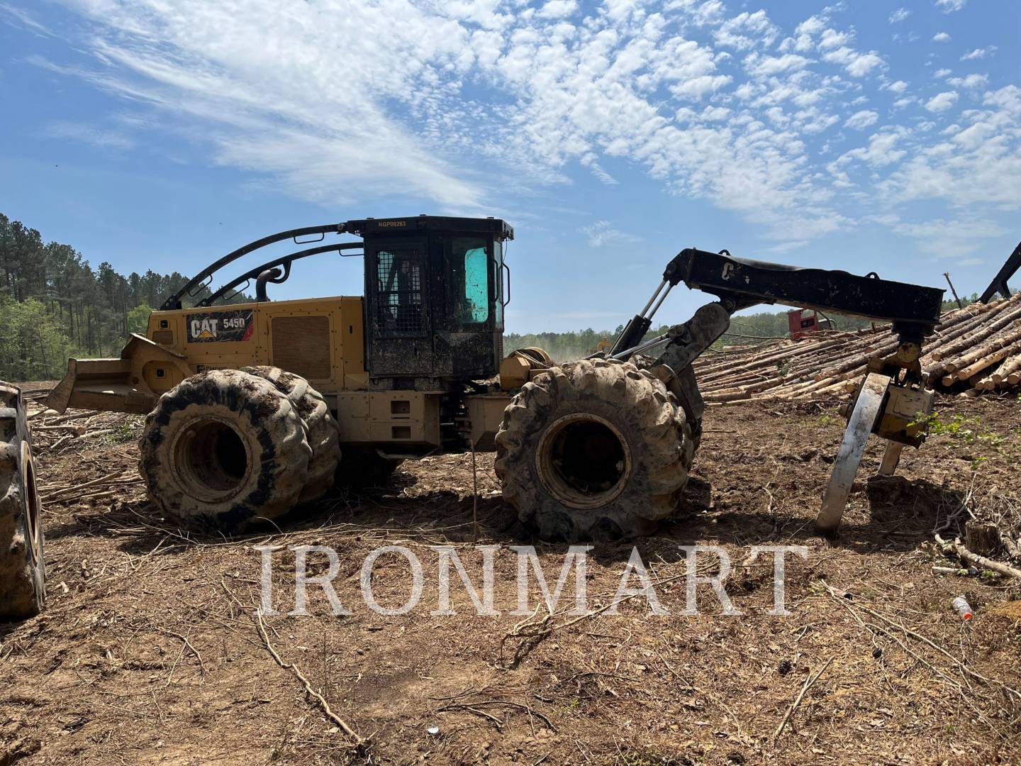 2017 Caterpillar 545D Skidder